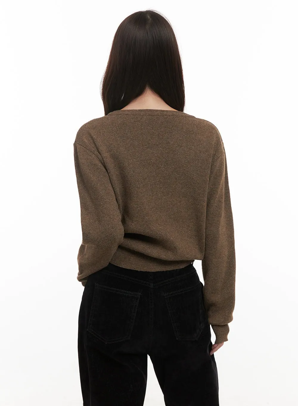 Essential V-Neck Sweater CJ515