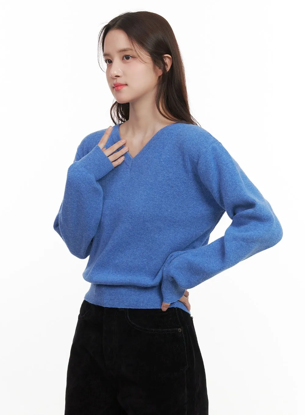 Essential V-Neck Sweater CJ515
