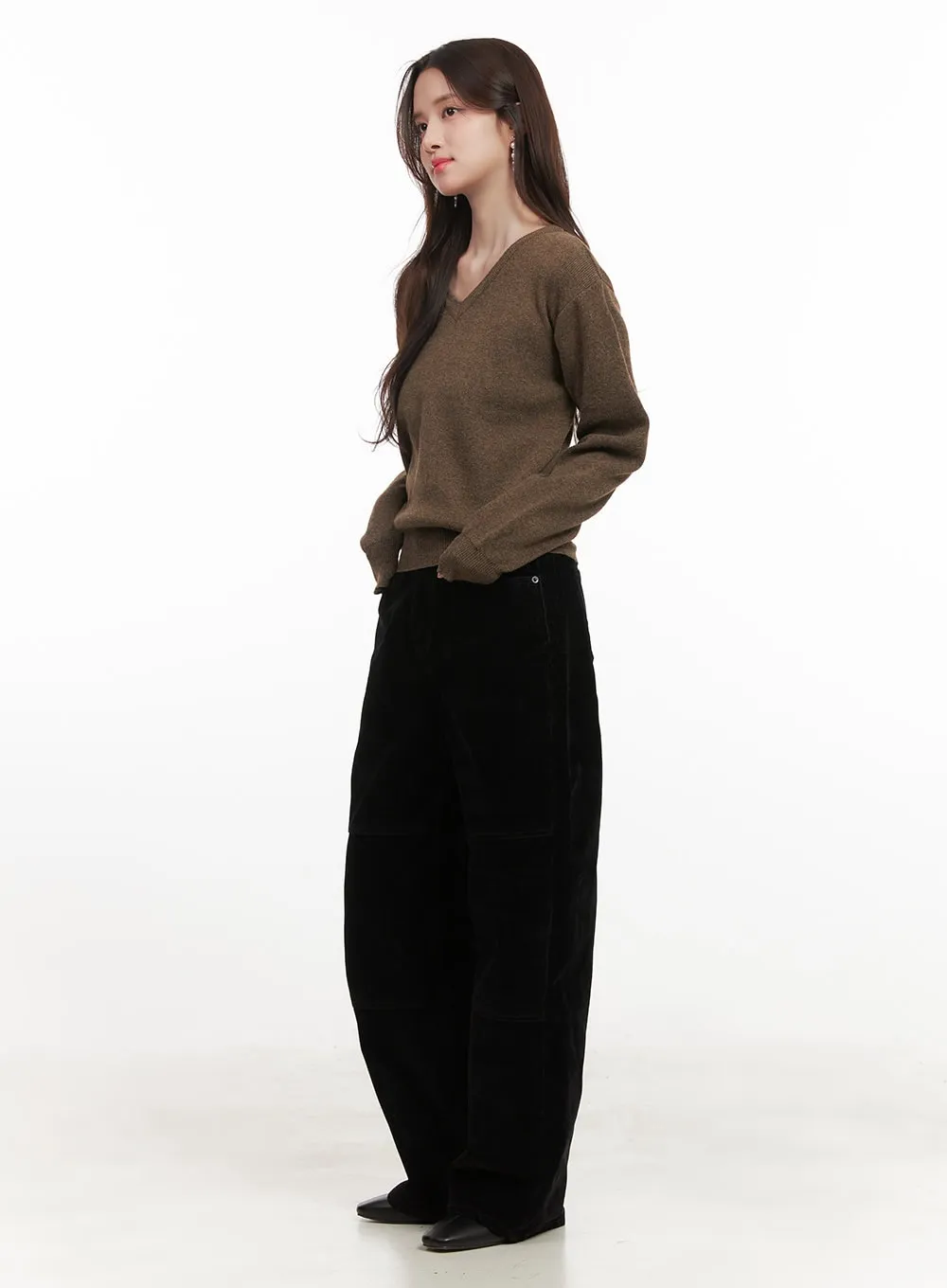 Essential V-Neck Sweater CJ515