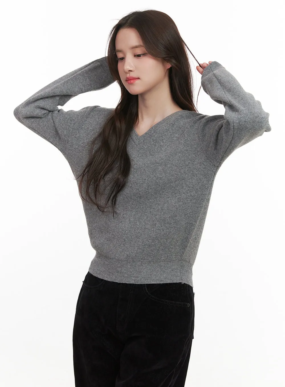 Essential V-Neck Sweater CJ515