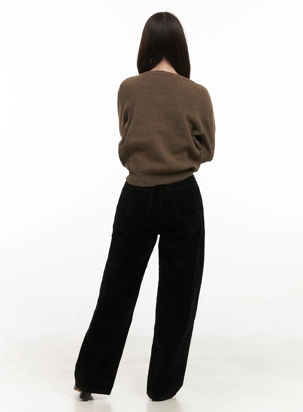 Essential V-Neck Sweater CJ515