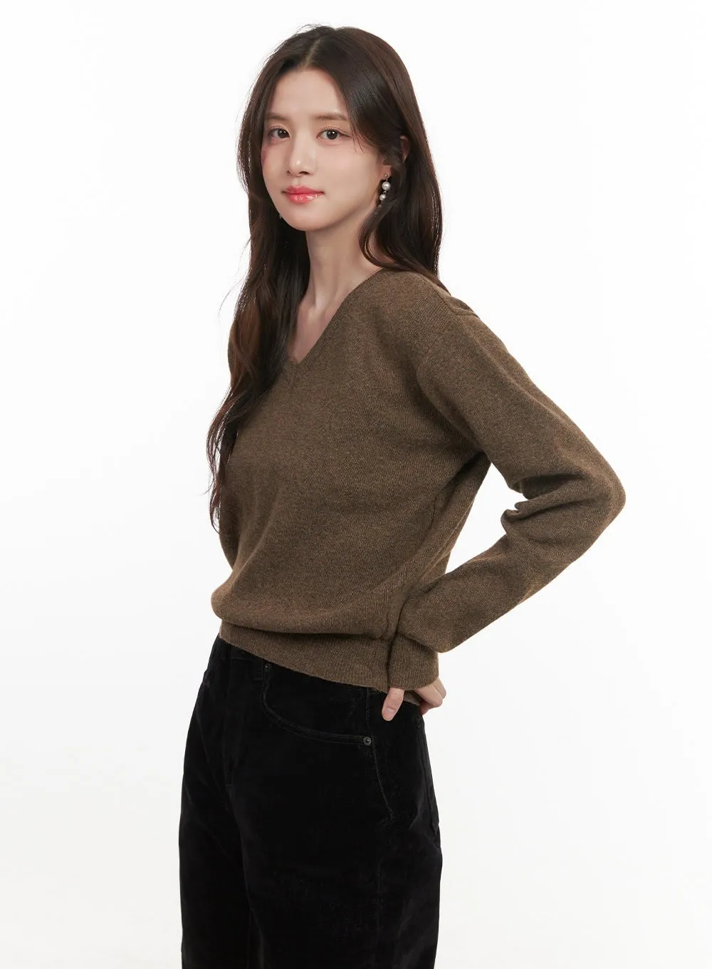 Essential V-Neck Sweater CJ515
