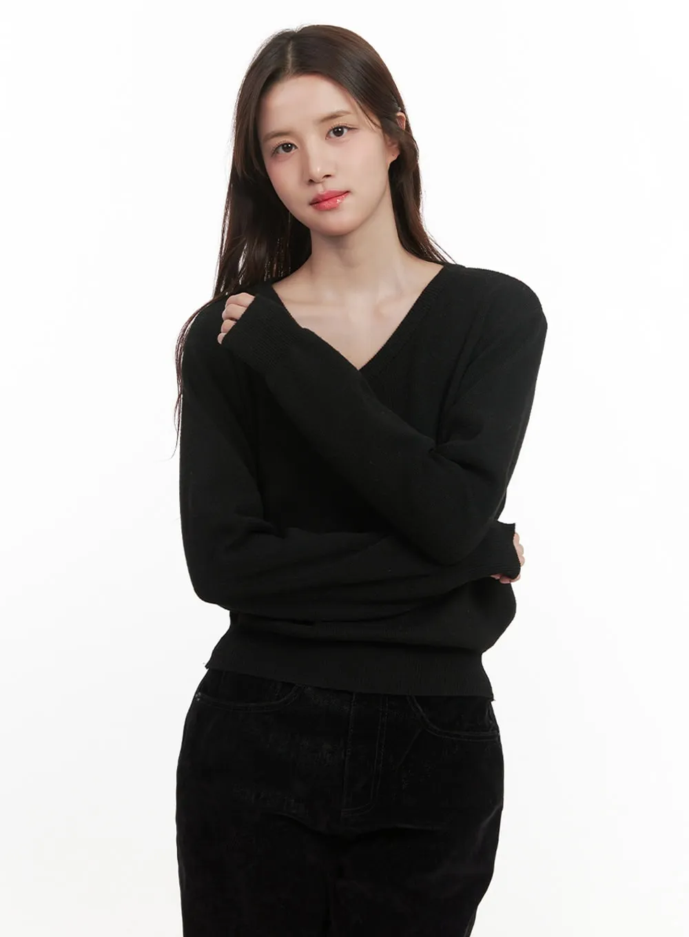 Essential V-Neck Sweater CJ515