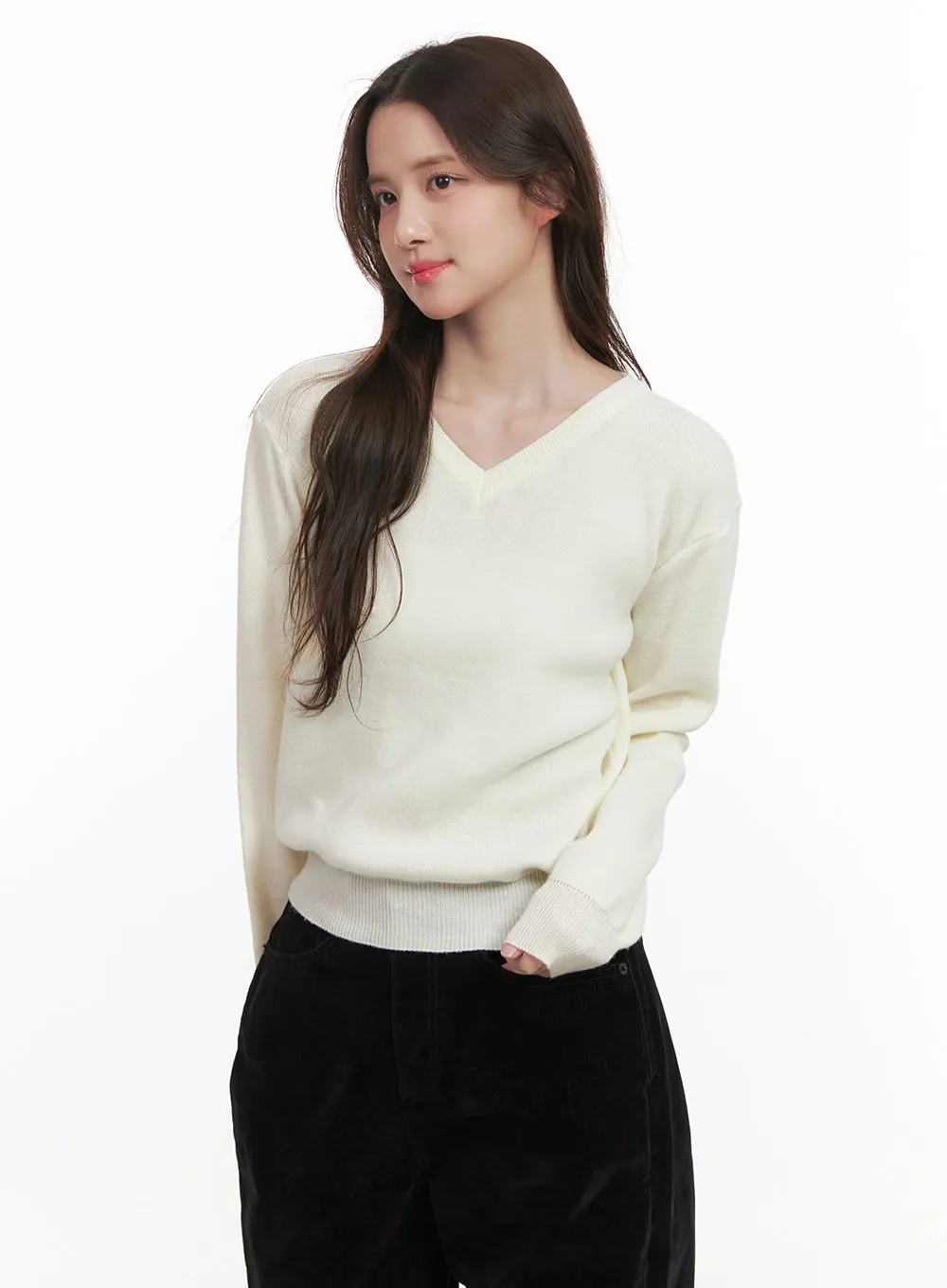 Essential V-Neck Sweater CJ515