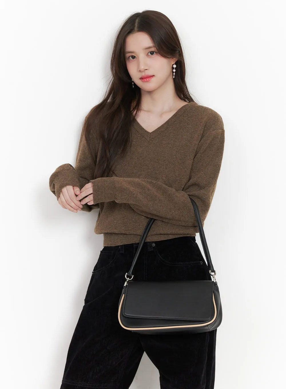 Essential V-Neck Sweater CJ515