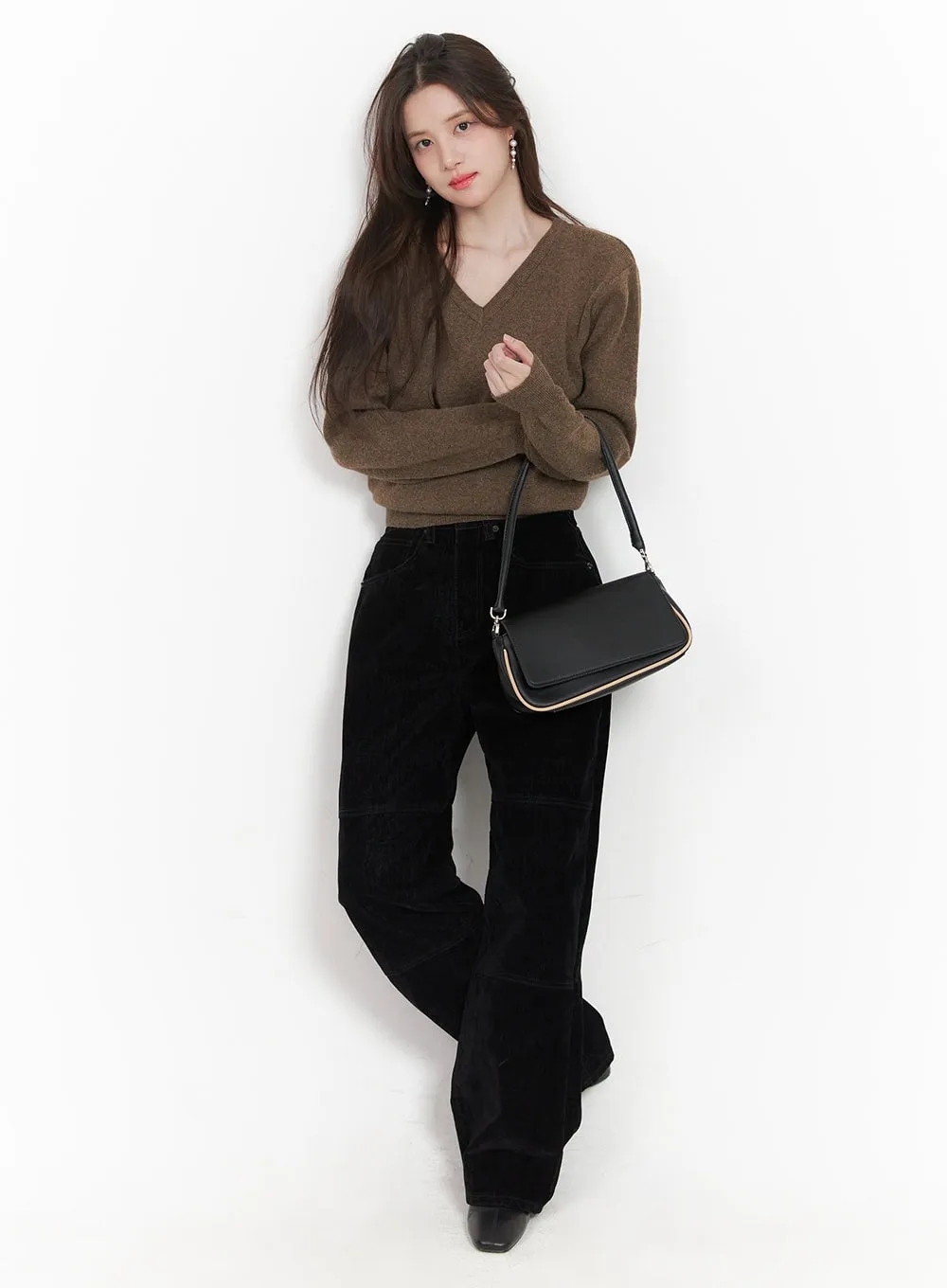 Essential V-Neck Sweater CJ515