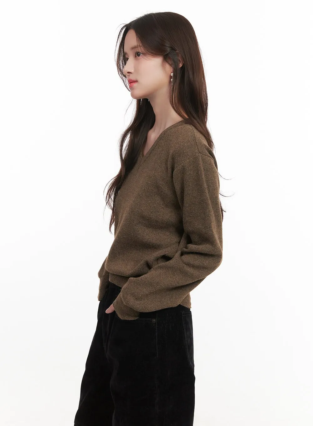 Essential V-Neck Sweater CJ515