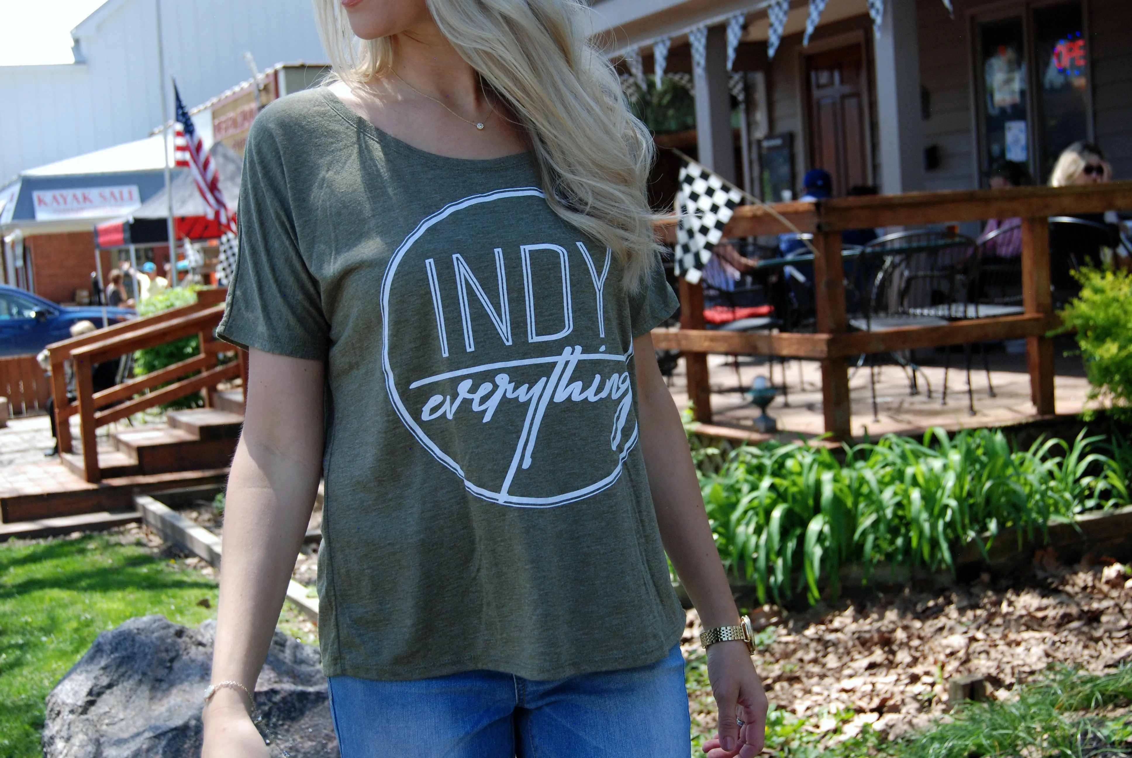 WOMENS LOGO RELAXED-FIT TEE