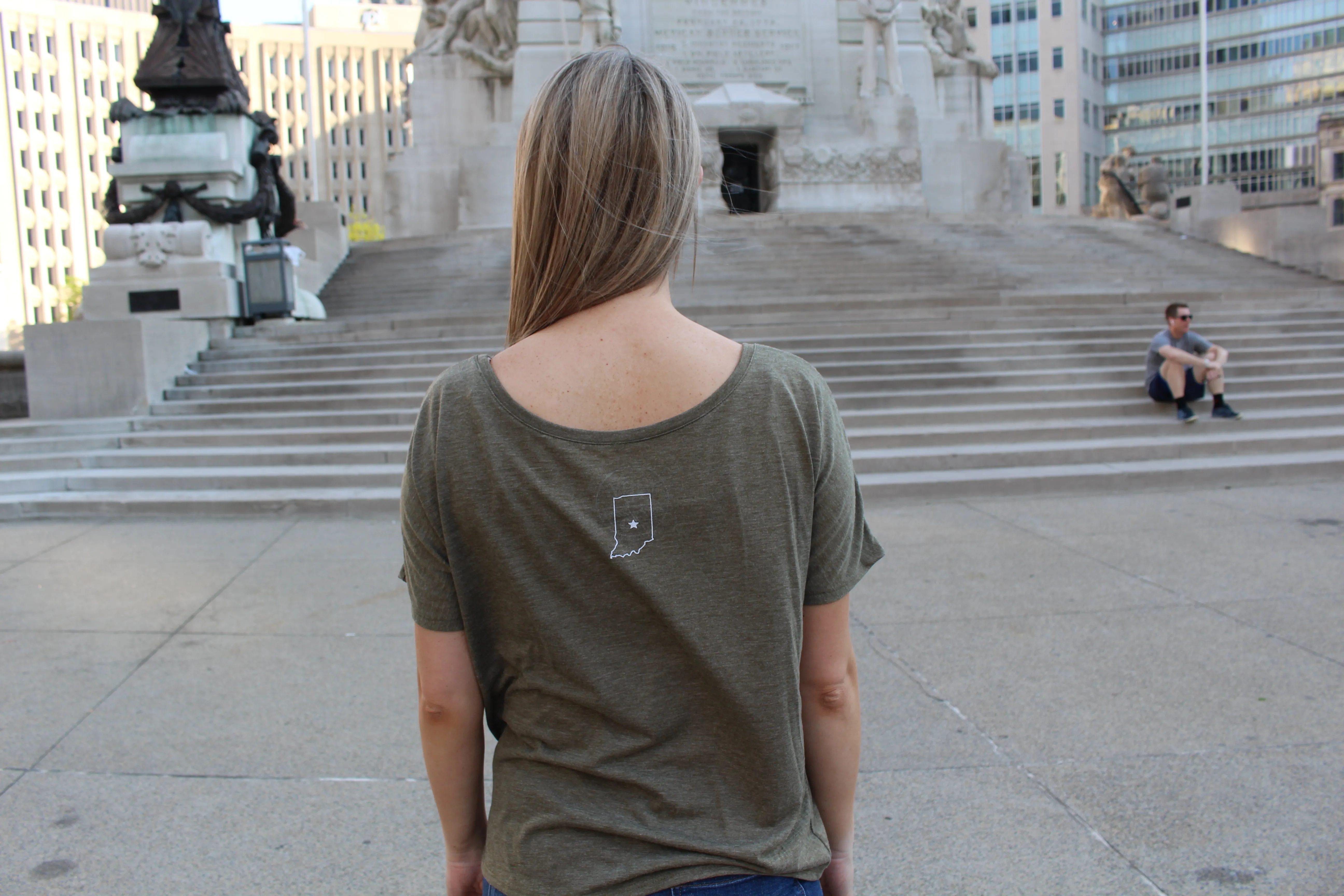 WOMENS LOGO RELAXED-FIT TEE